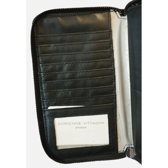 Adrienne Vittadini 8" Wallet Black Zip Around Stingray RFID NWT Slight Damage - Picture 4 of 9